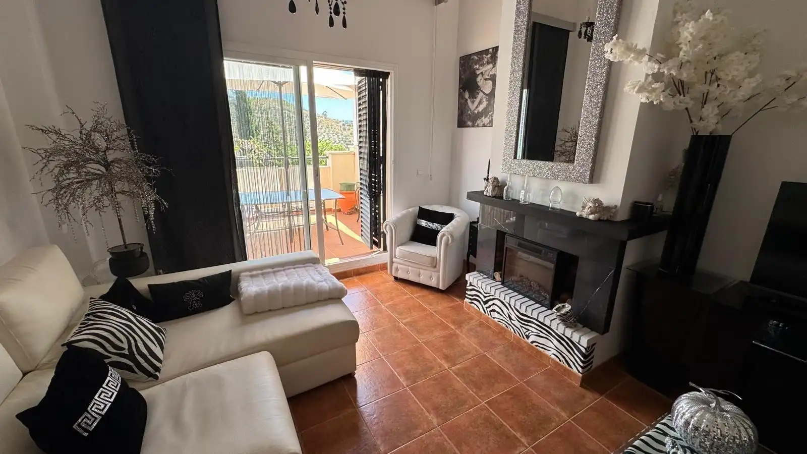 Sala d'estar de Casa adosada en venda en Rincón de la Victoria amb Aire condicionat, Terrassa i Traster