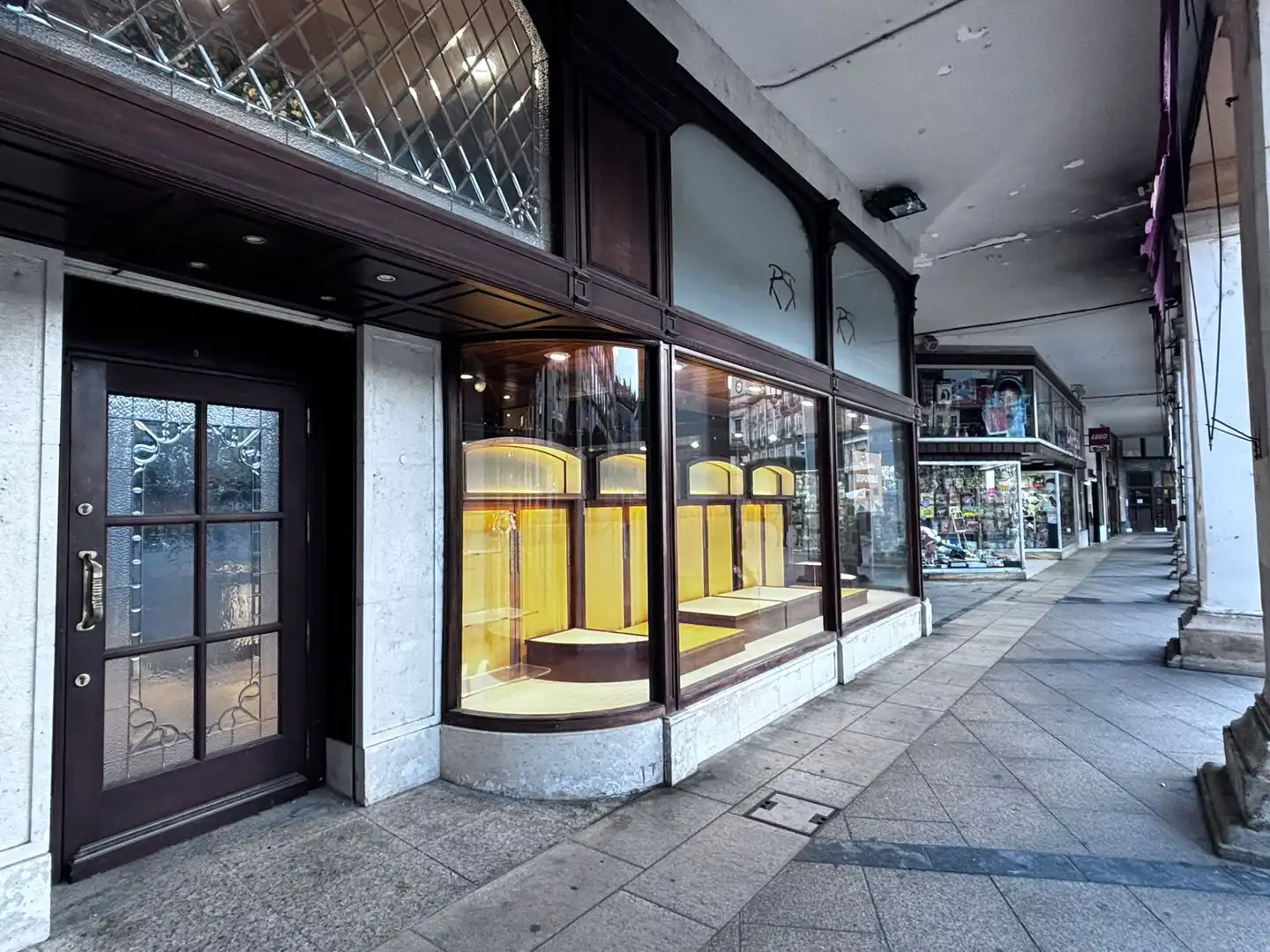 Exterior view of Commercial properties for rent in Burgos  with Air Conditioner, Heating and Furnished