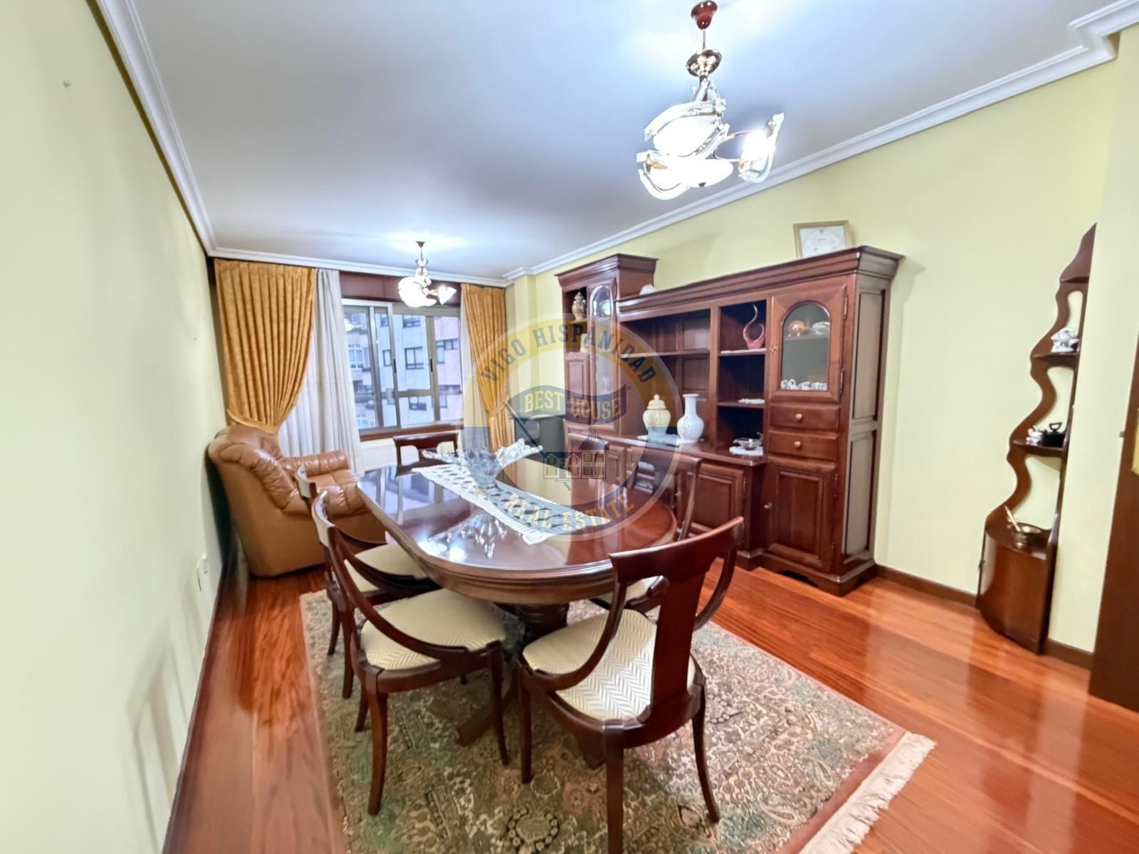 Menjador de Pis en venda en Vigo  amb Calefacció i Traster