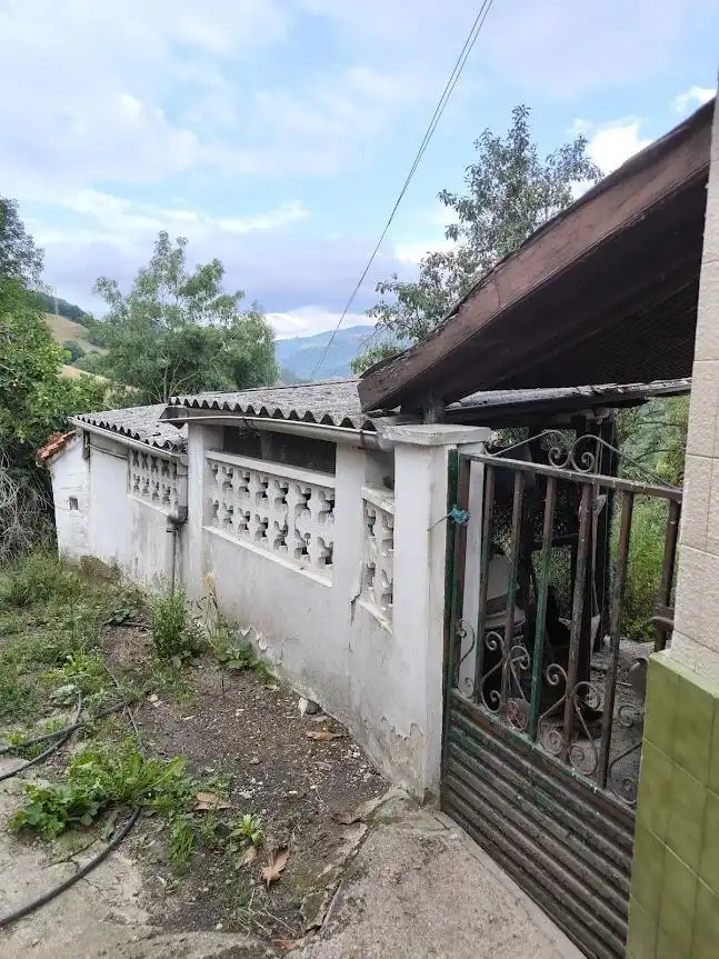 Vista exterior de Casa o chalet en venta en Mieres (Asturias) con Calefacción