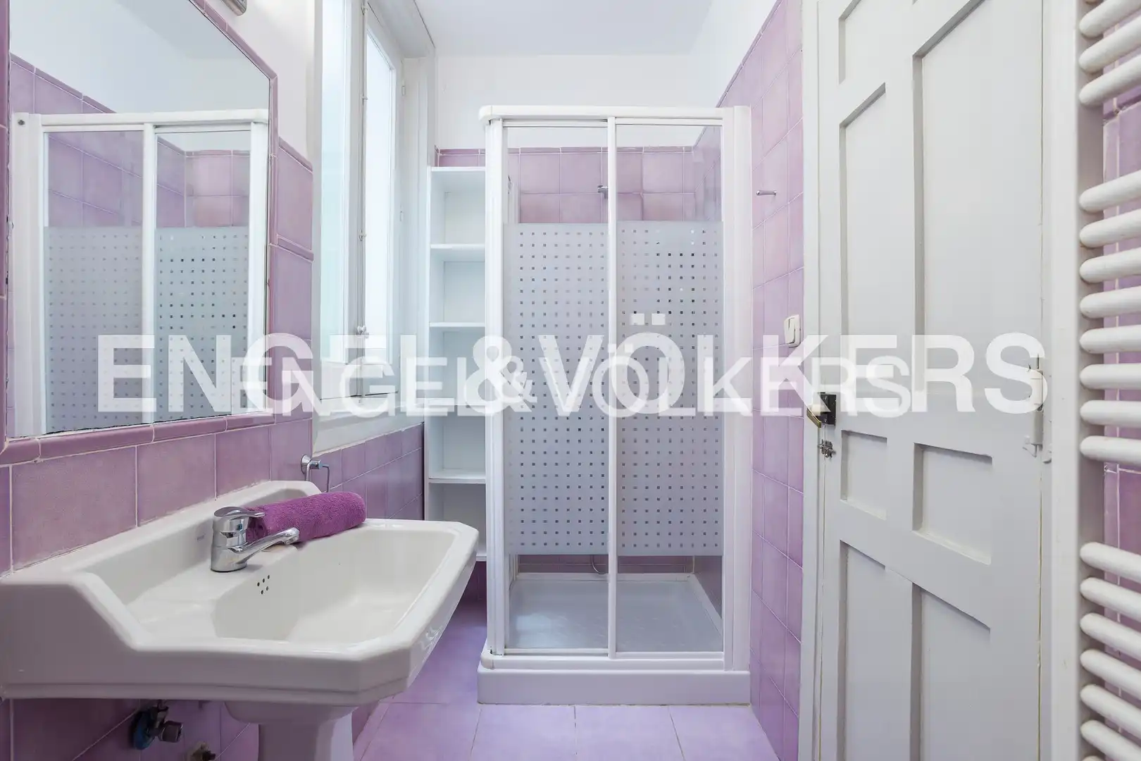 Bathroom of Flat for sale in Madrid  with Heating and Balcony
