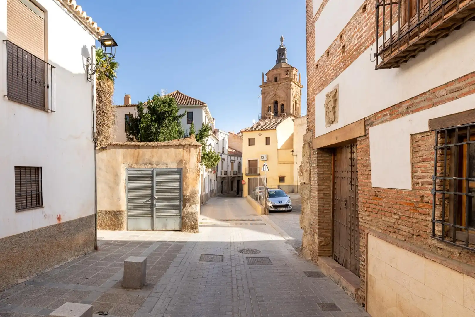 Vista exterior de Edificio en venta en Guadix