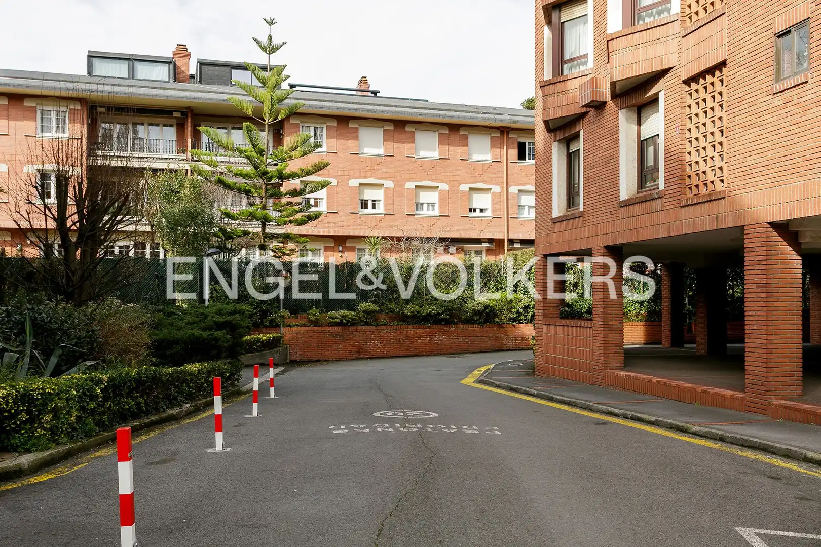 Vista exterior de Pis de lloguer en Getxo  amb Calefacció, Jardí privat i Parquet