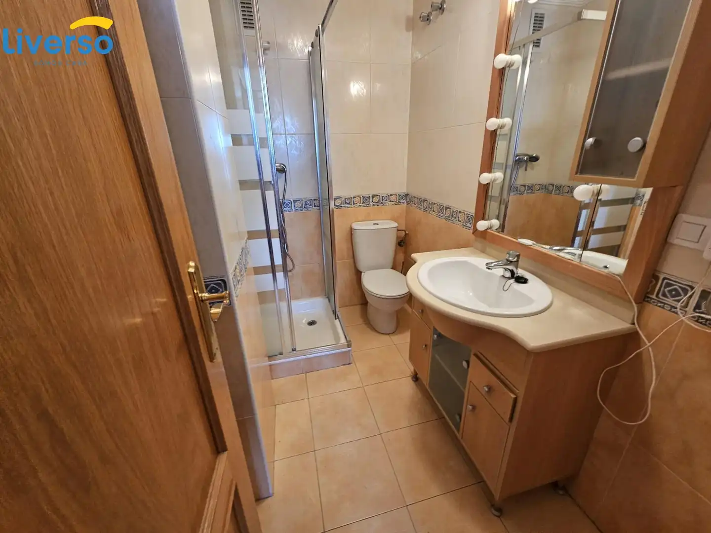 Baño de Piso de alquiler en Burgos con Calefacción, Terraza y Amueblado