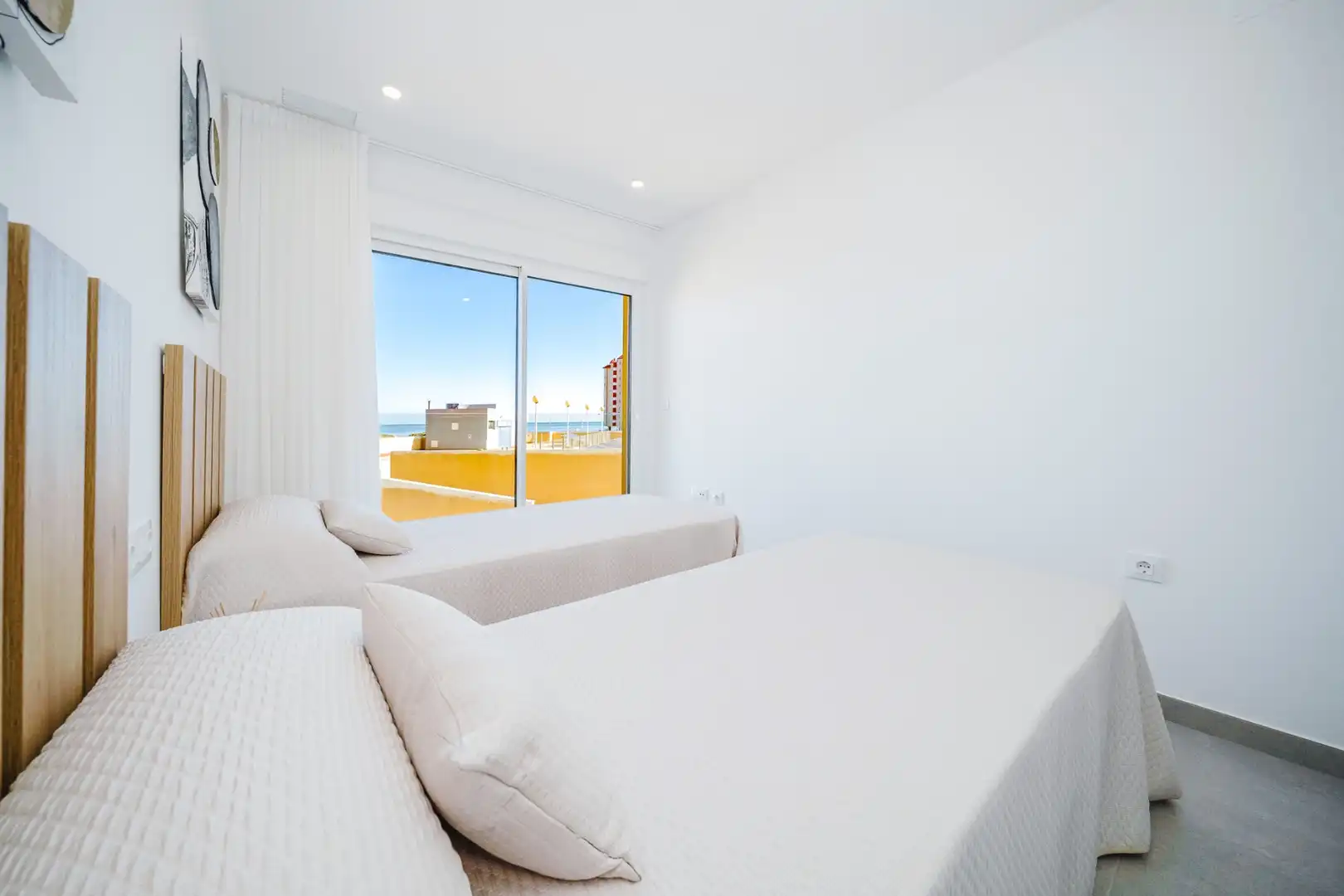 Dormitori de Apartament en venda en La Manga del Mar Menor amb Aire condicionat, Terrassa i Piscina