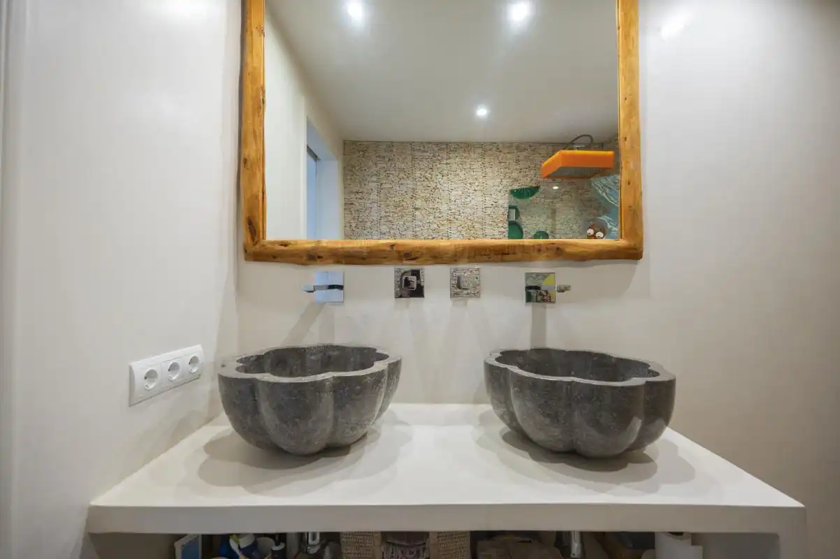 Bathroom of Ground floor for sale in Santa Eulària des Riu  with Air Conditioner, Heating and Private garden