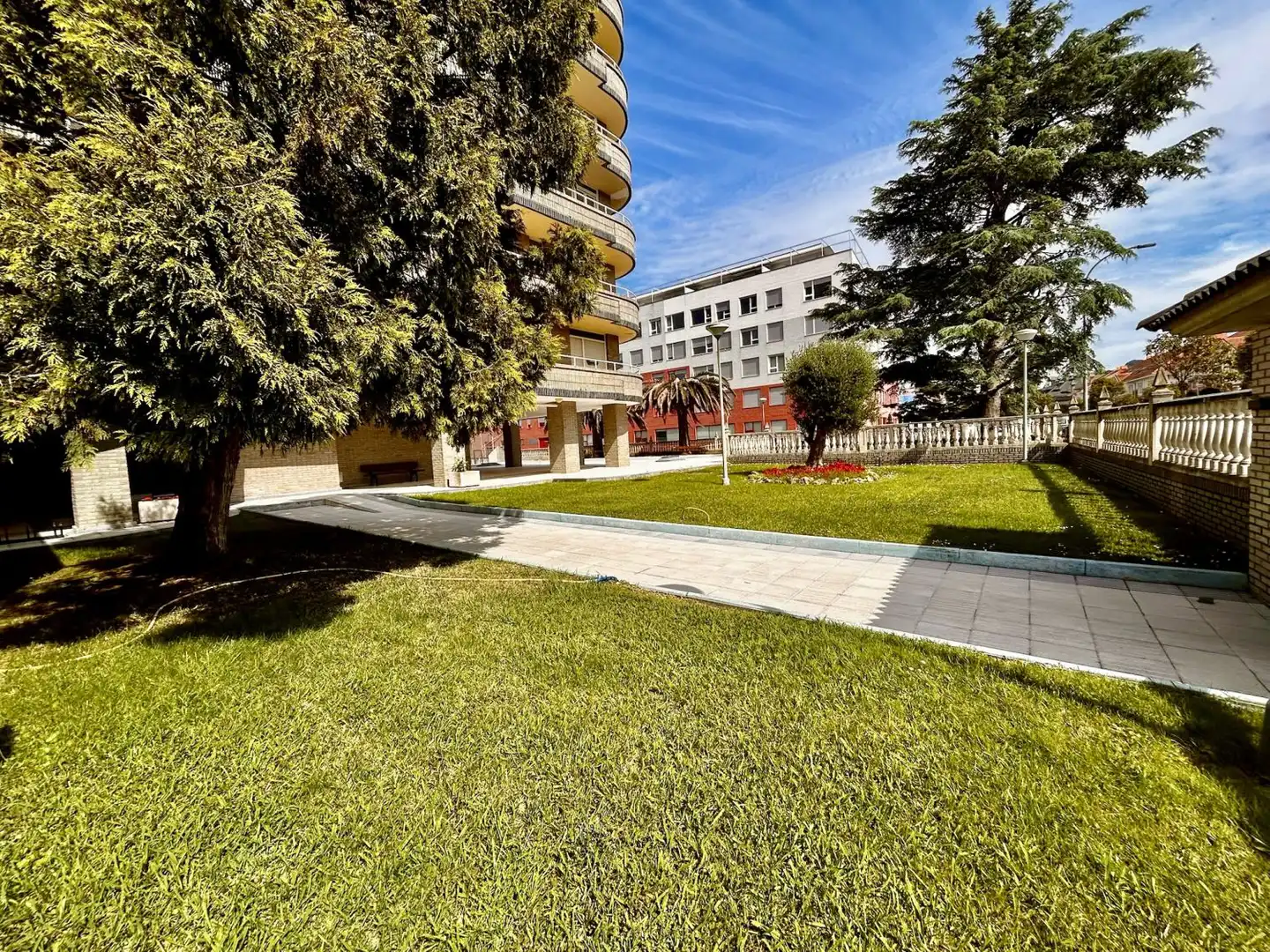 Vista exterior de Pis en venda en Laredo amb Calefacció i Terrassa