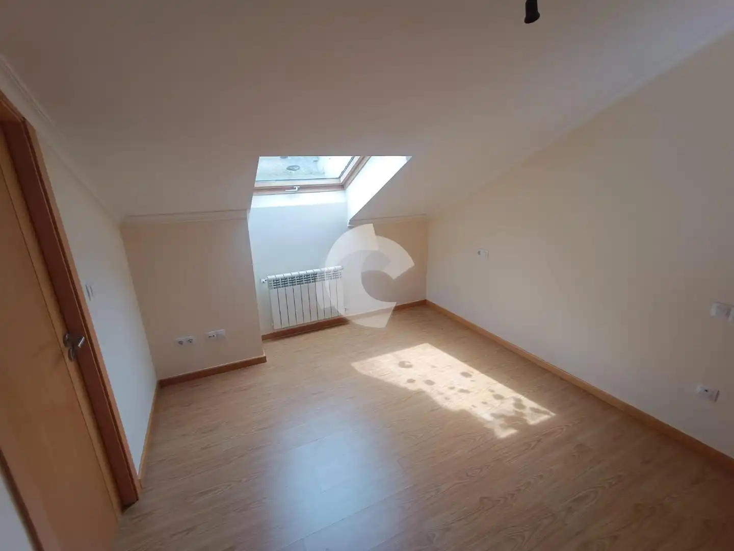 Schlafzimmer von Dachboden zum Verkauf in Ourense Capital  mit Heizung und Abstellraum