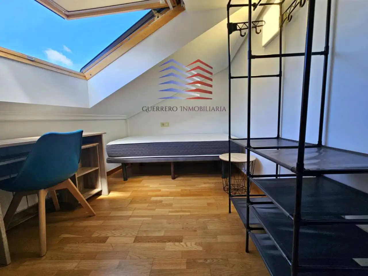 Schlafzimmer von Maisonette zur Miete in Ourense Capital  mit Heizung, Parkett und Möbliert