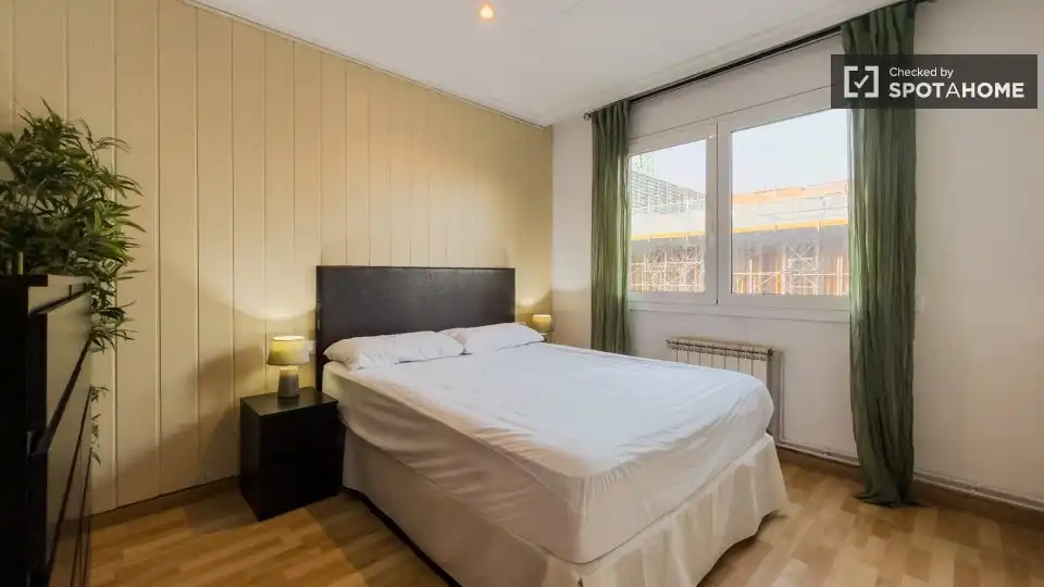 Bedroom of Flat for share in Sant Andreu