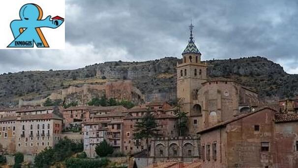 Vista exterior de Finca rústica en venda en Crivillén amb Jardí privat
