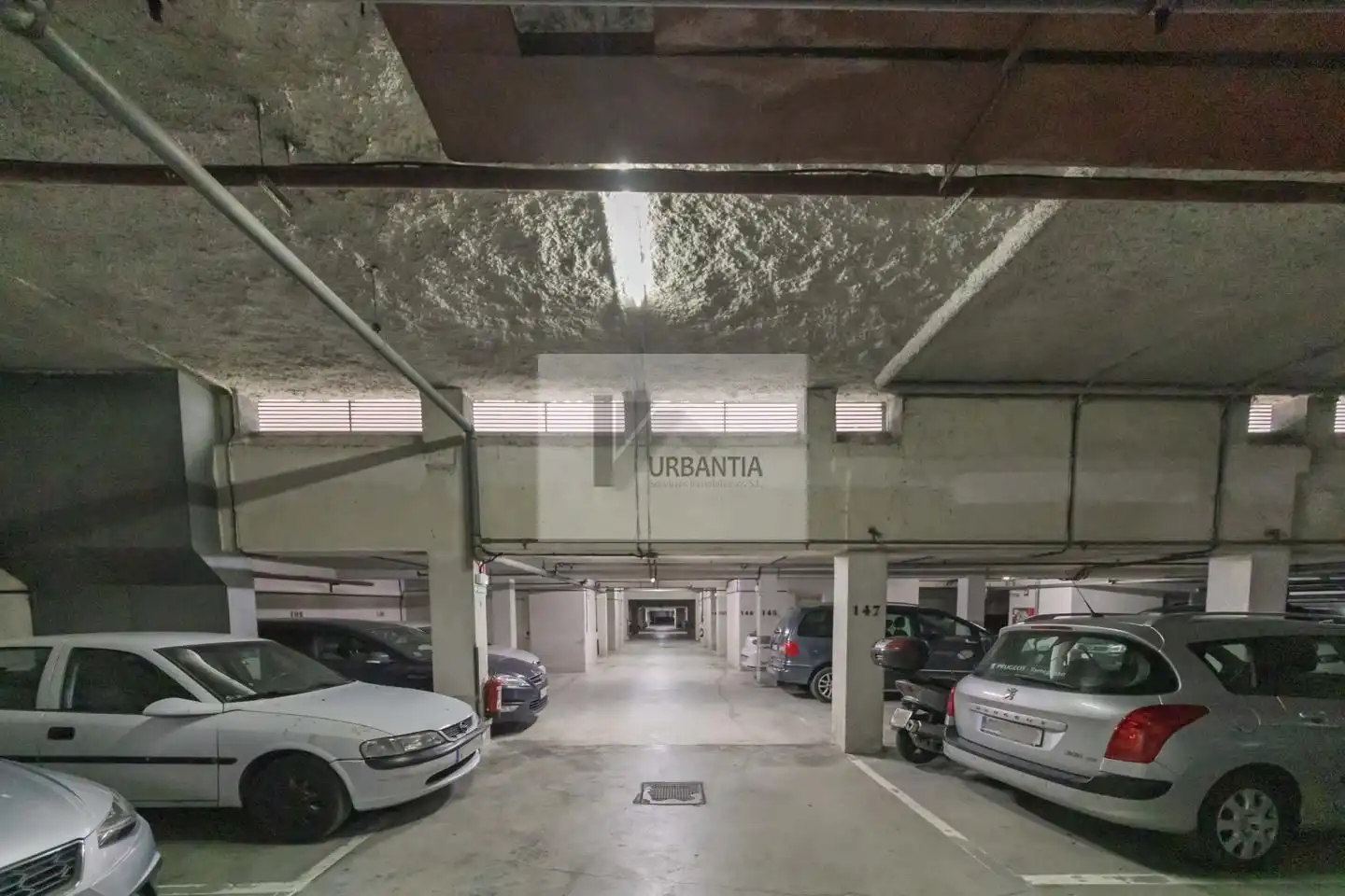 Parking de Piso en venta en  Pamplona / Iruña con Calefacción, Parquet y Trastero