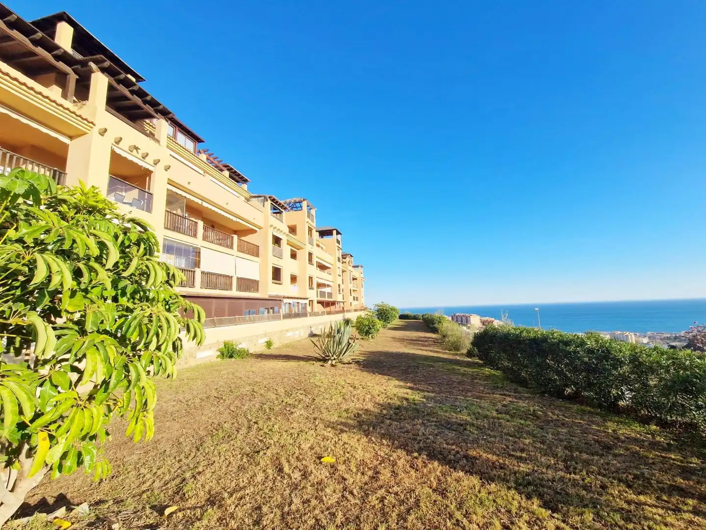 Außenansicht von Wohnung zum Verkauf in Rincón de la Victoria mit Klimaanlage, Heizung und Terrasse