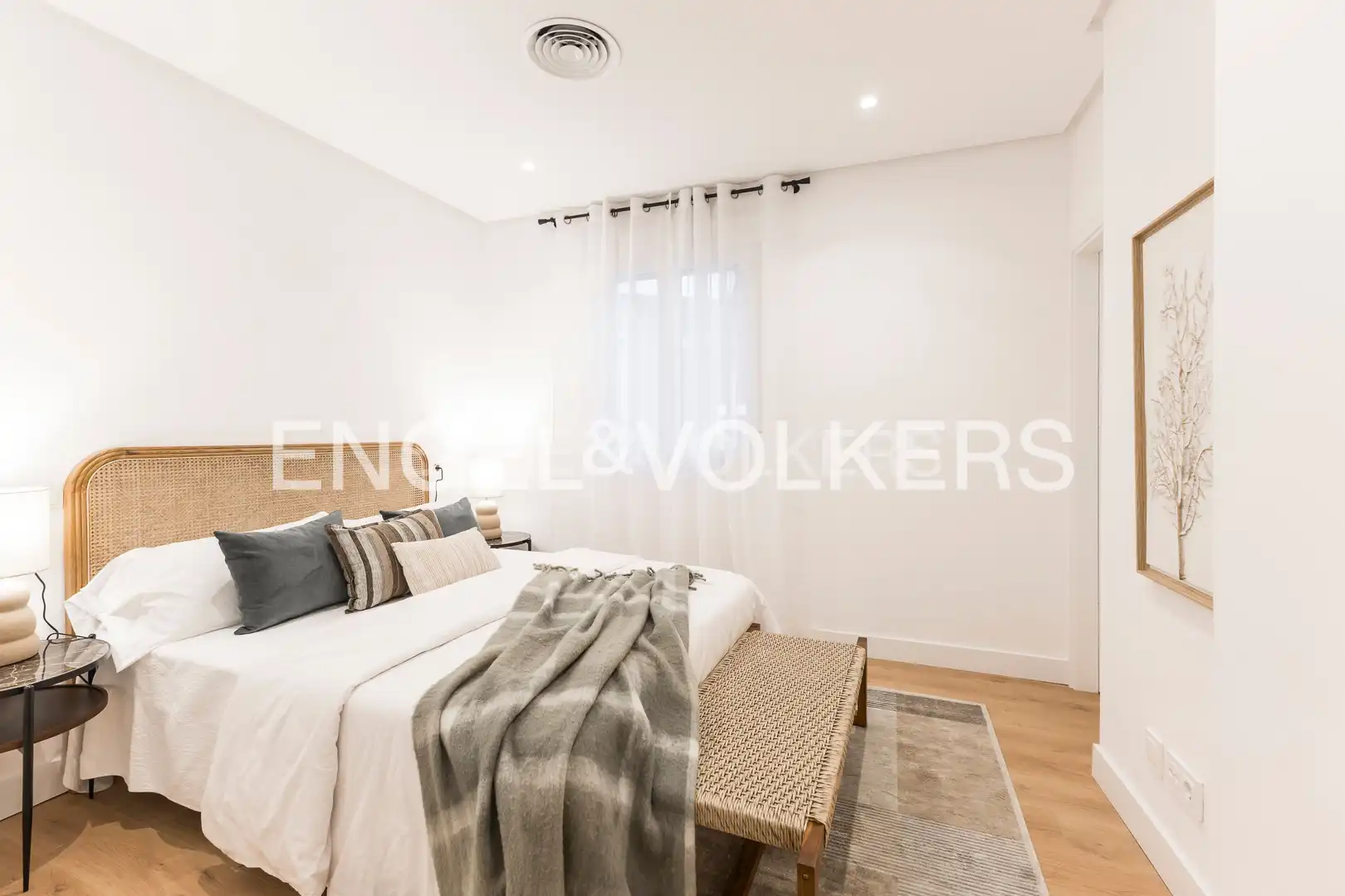 Bedroom of Flat for sale in Madrid  with Air Conditioner, Heating and Balcony