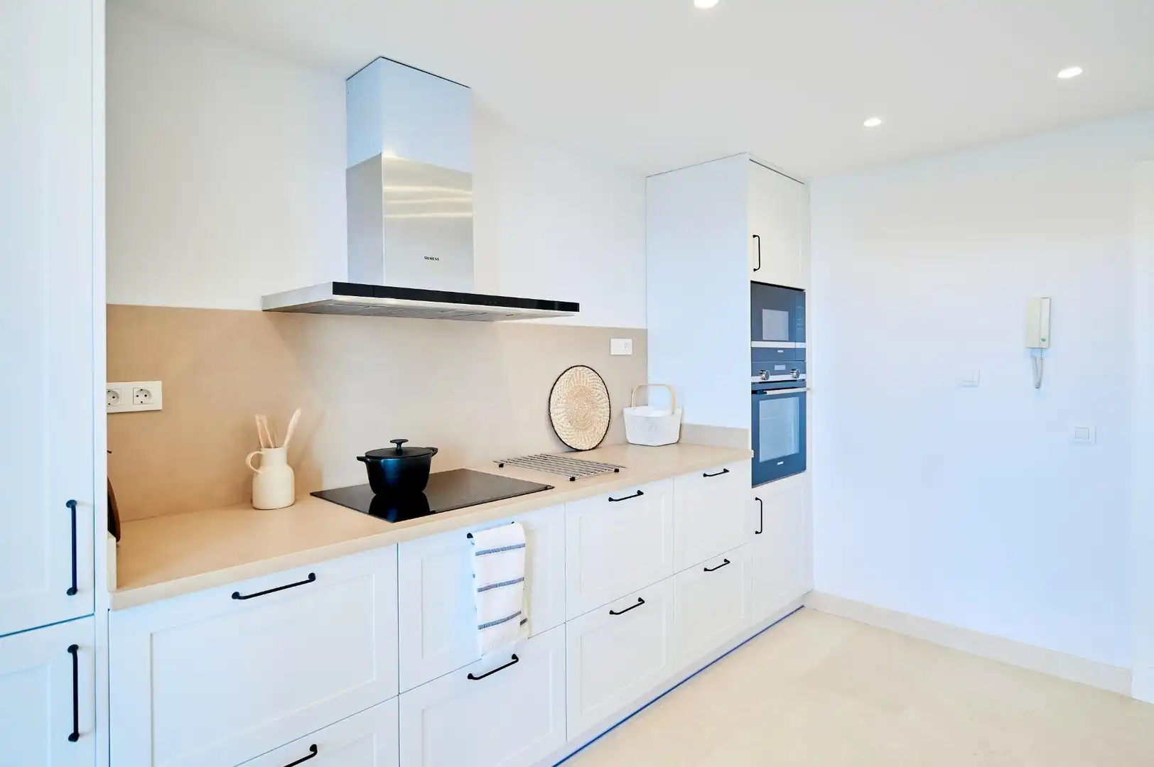 Cocina de Apartamento en venta en Marbella con Jardín privado, Terraza y Trastero