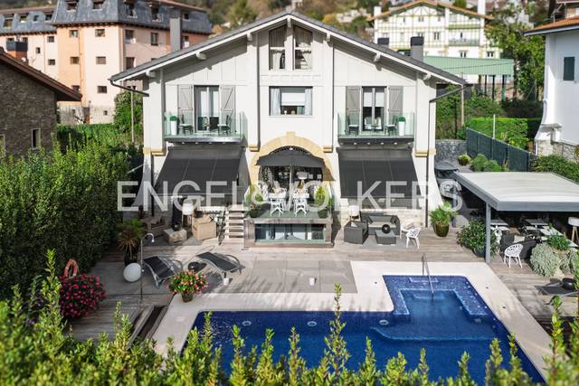 Finca rústica en Venta en Intxaurrondo