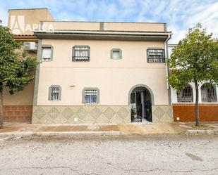 Vista exterior de Casa adosada en venda en Jerez de la Frontera amb Moblat