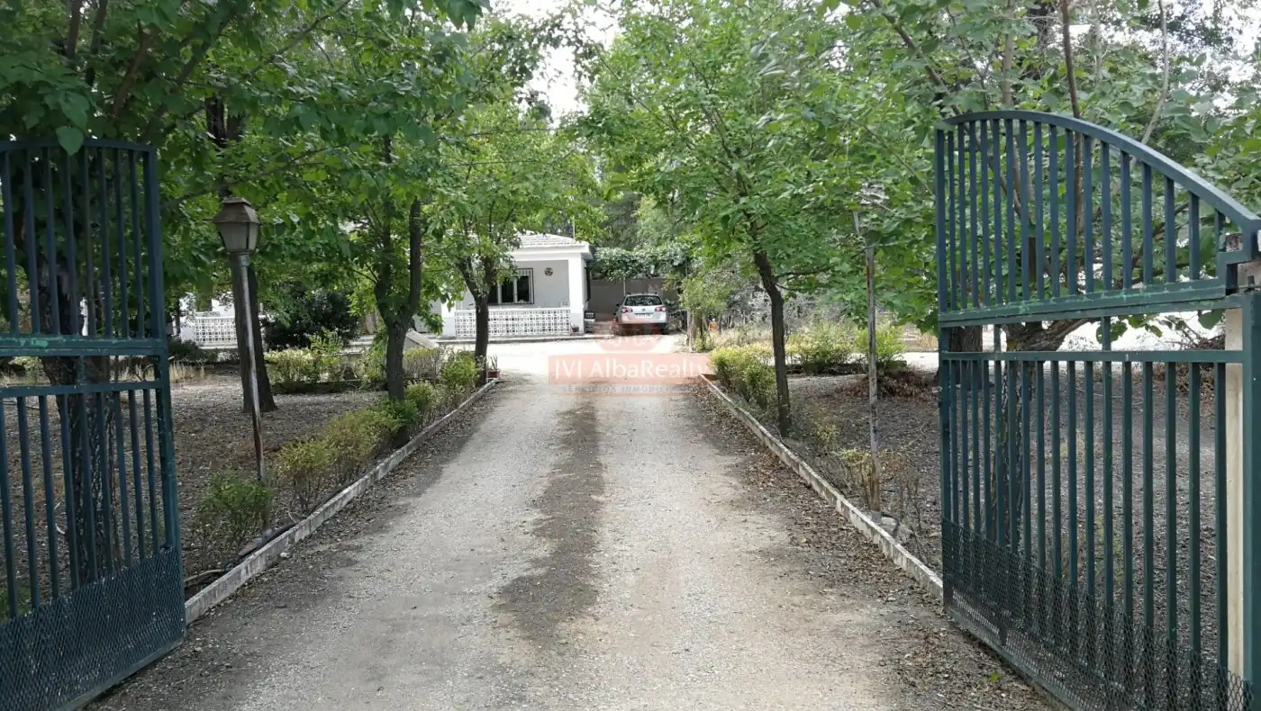 Außenansicht von Haus oder Chalet zum Verkauf in Albacete mit Abstellraum und Balkon