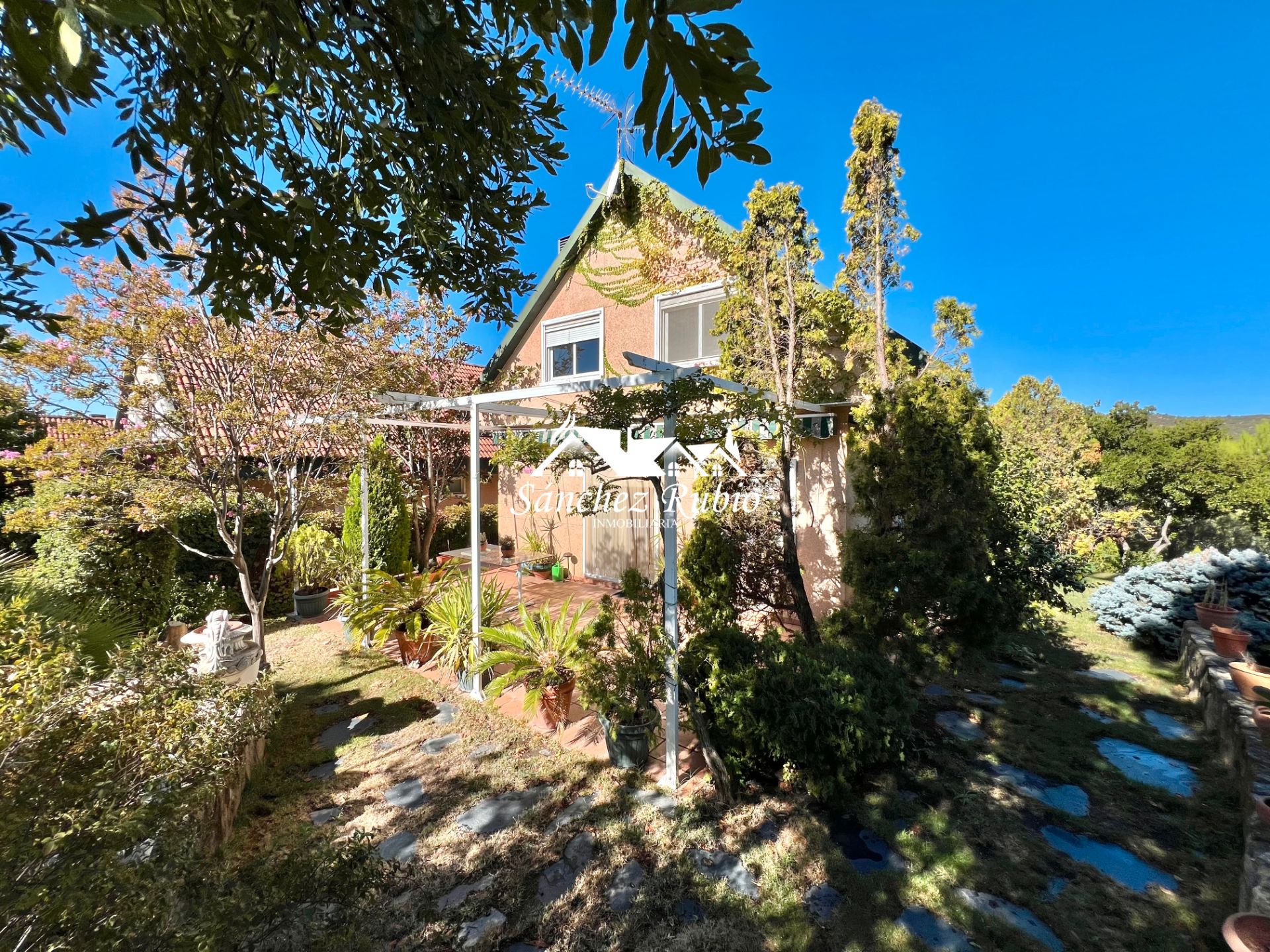 Jardí de Casa o xalet en venda en Torrelodones amb Aire condicionat, Calefacció i Jardí privat