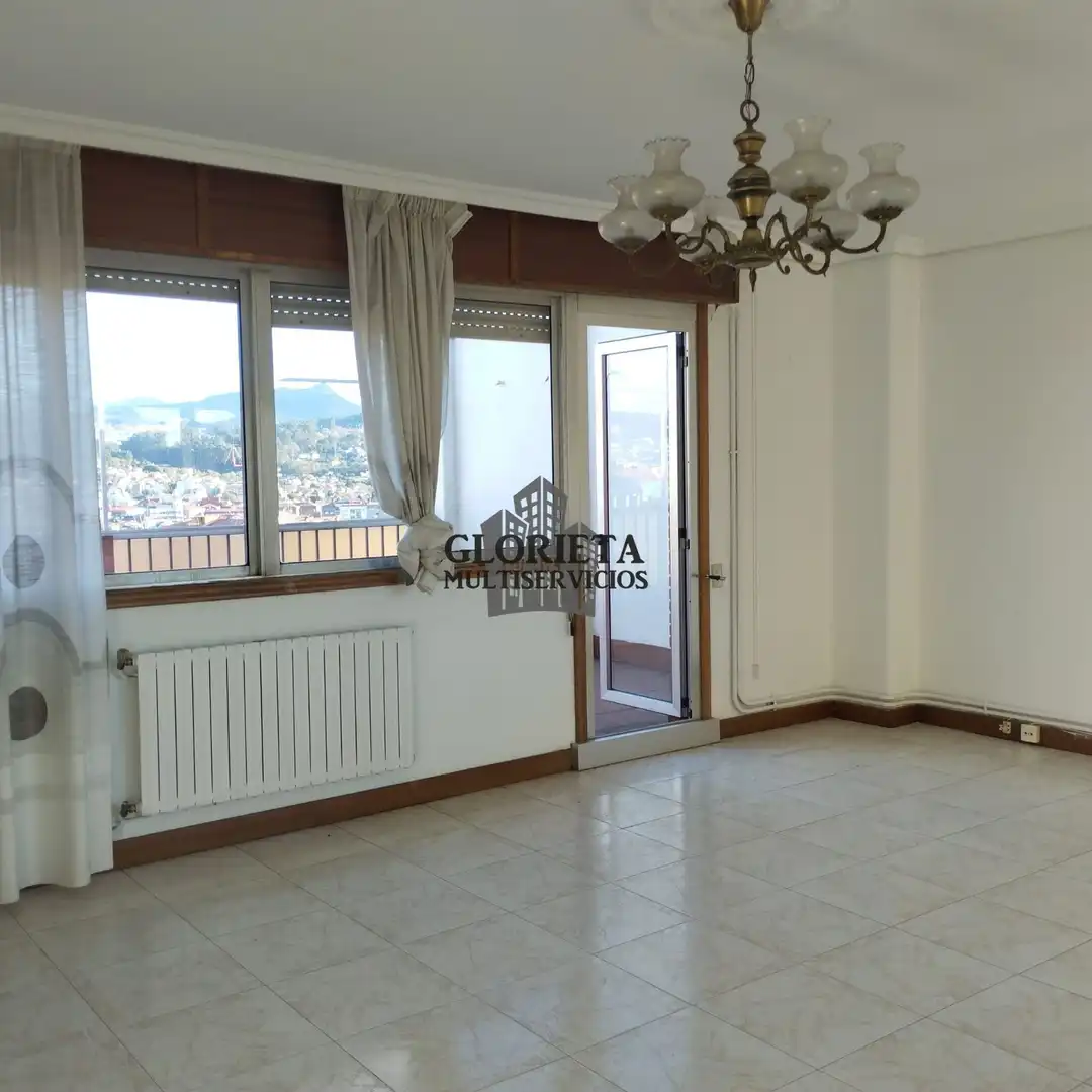 Habitación de Piso en venta en Vigo  con Calefacción, Parquet y Terraza
