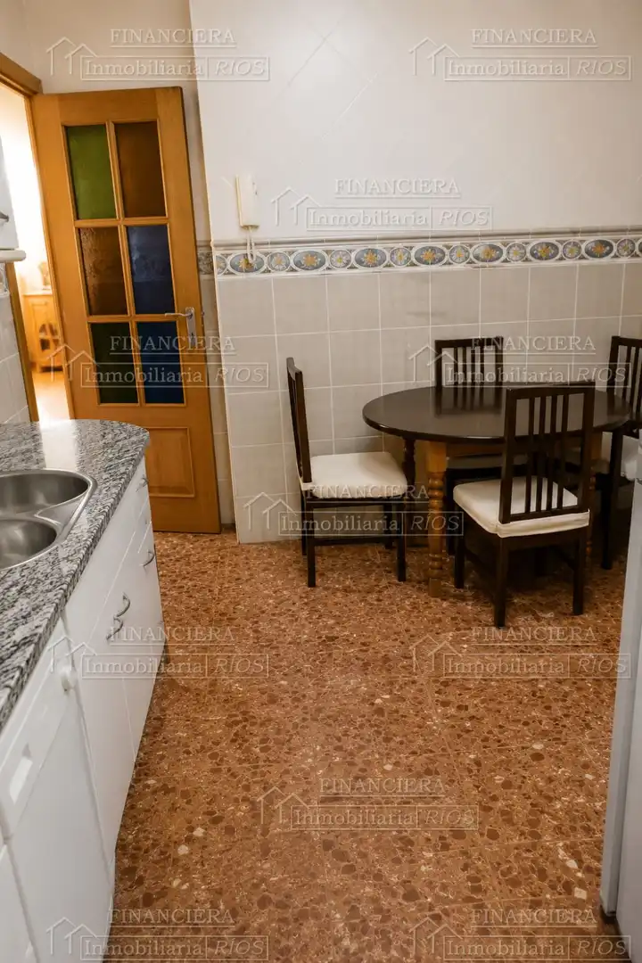 Cuina de Casa o xalet en venda en Alcalá de Guadaira amb Aire condicionat i Terrassa