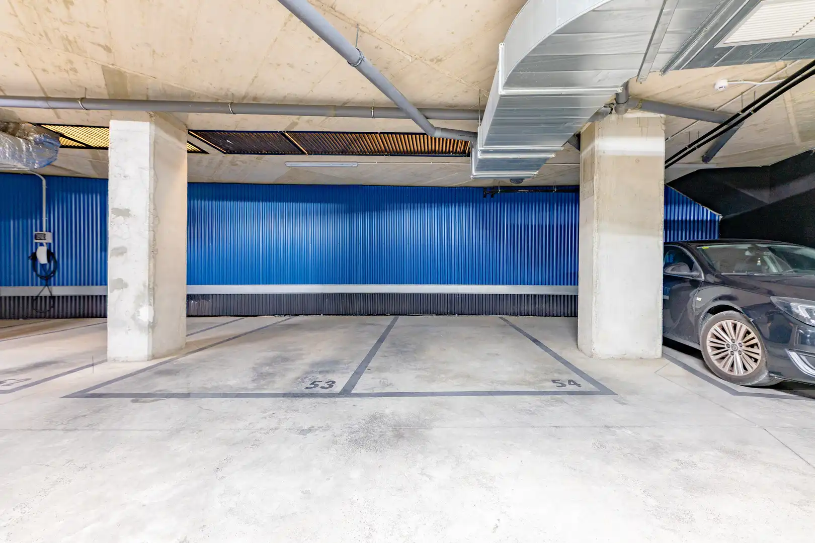 Parking de Piso en venta en Valencia con Trastero, Piscina y Balcón
