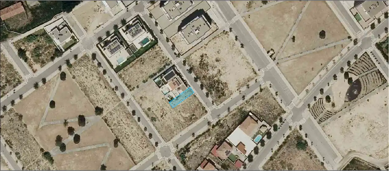 Terreny residencial en venda a Calle Julian Gayarre