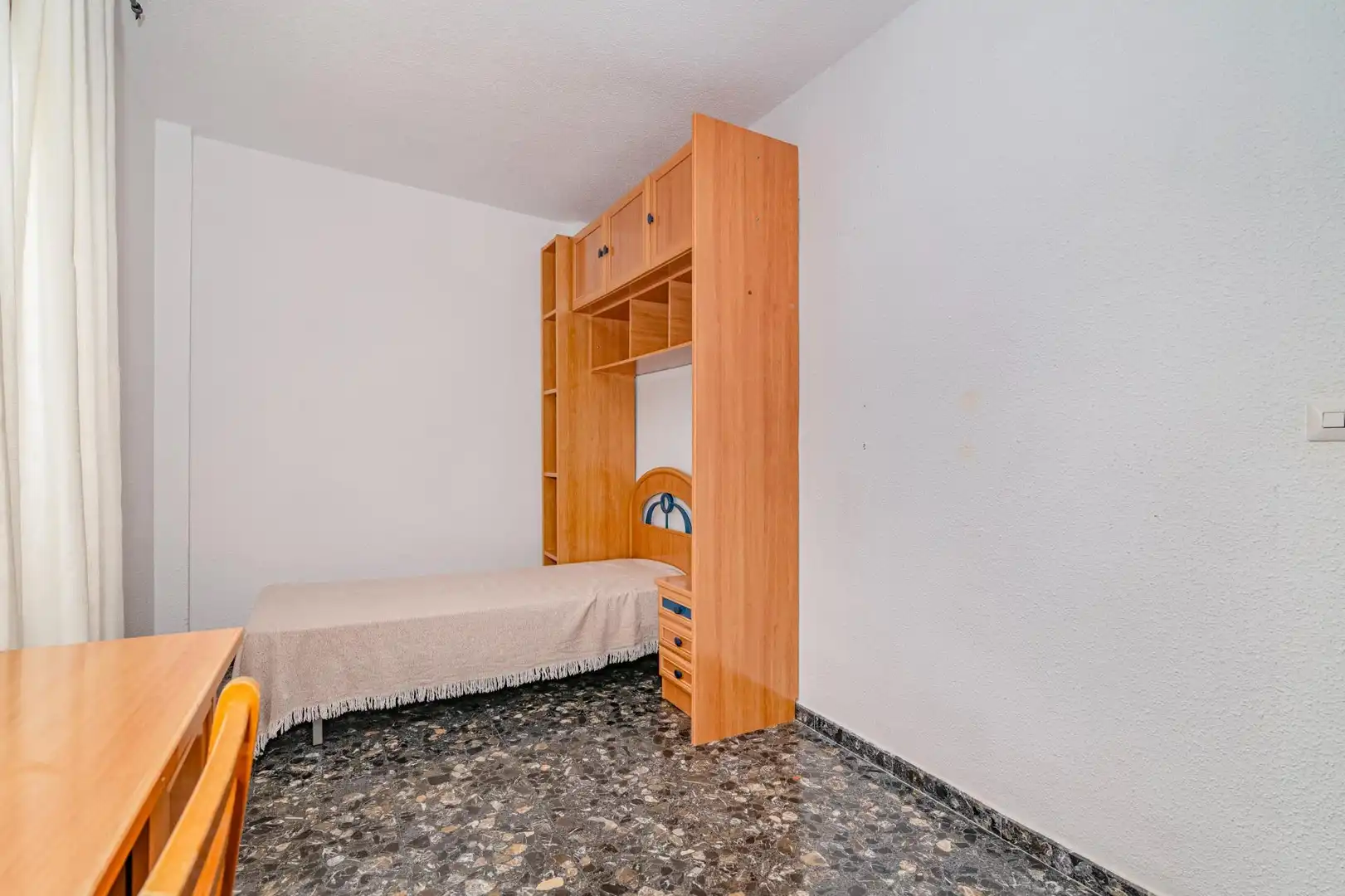 Habitación de Piso en venta en Loja con Amueblado y Balcón