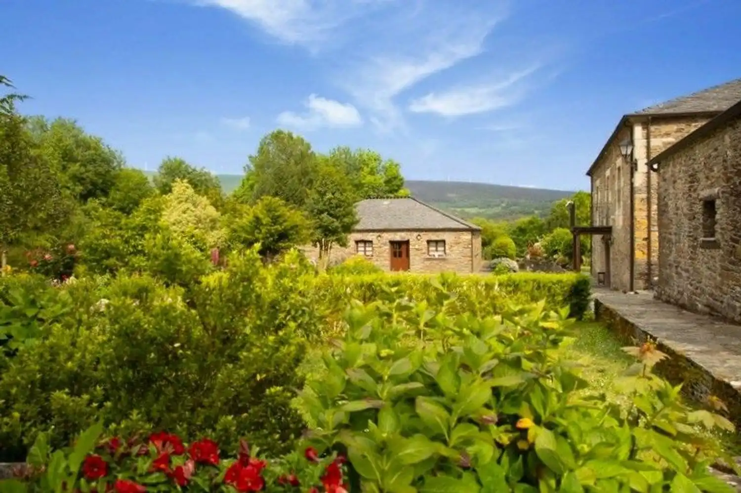 Jardí de Finca rústica en venda en Castroverde amb Aire condicionat, Jardí privat i Terrassa