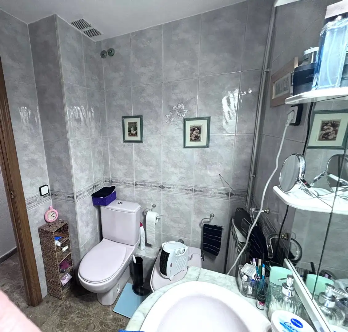 Badezimmer von Maisonette zum Verkauf in L'Hospitalet de Llobregat mit Klimaanlage, Heizung und Balkon