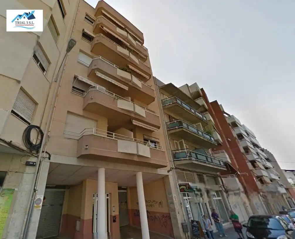 Pis amb balcó en venda a Calle JURATS