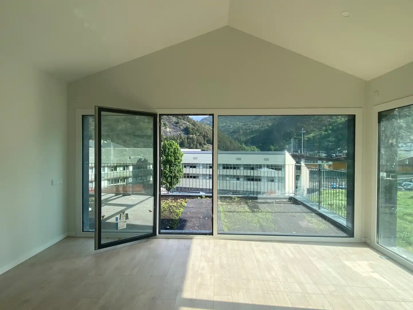 Vista exterior de Ático de alquiler en Ordino con Calefacción, Terraza y Horno