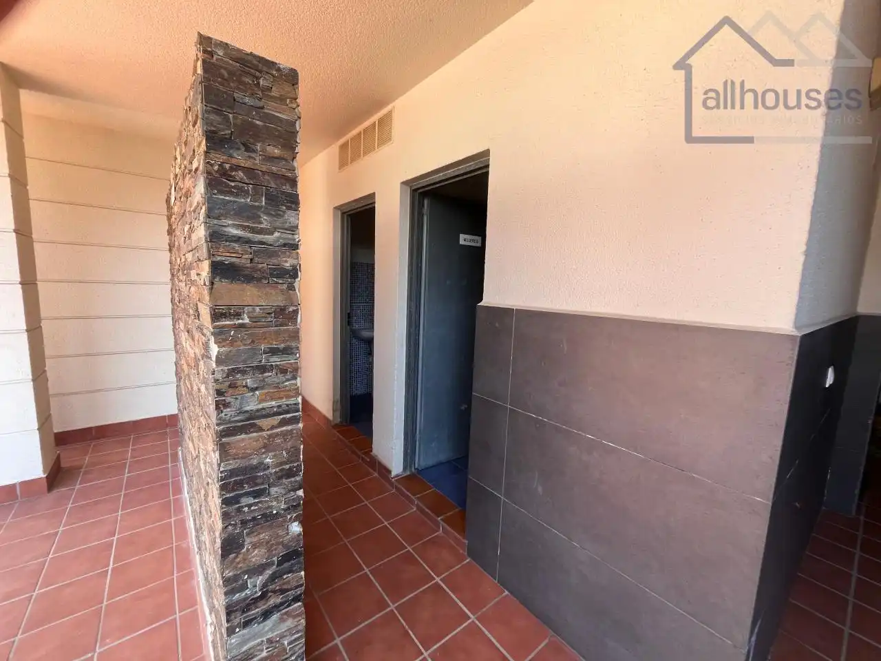 Apartamento en venta en Vigo  con Calefacción, Piscina y Amueblado