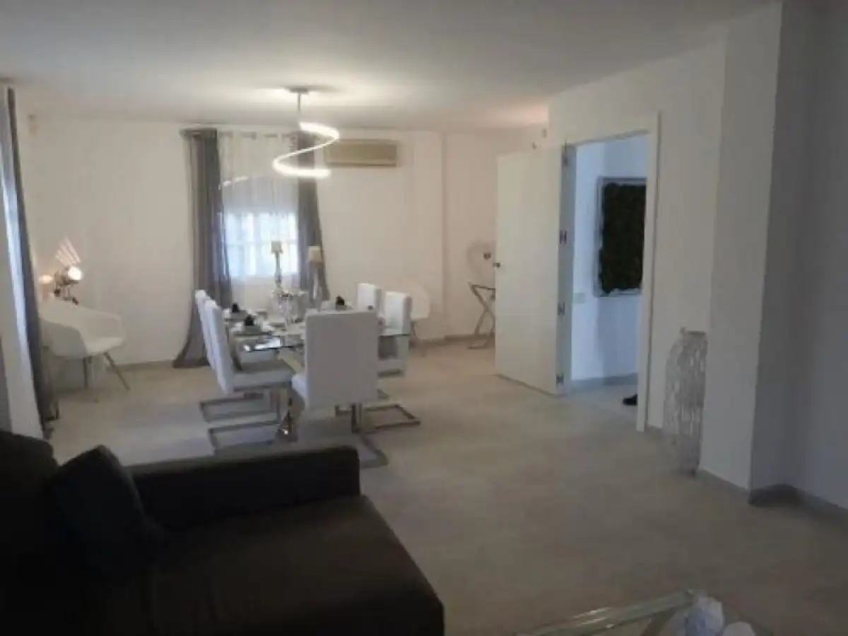 Sala d'estar de Casa o xalet de lloguer en L'Eliana amb Aire condicionat, Jardí privat i Terrassa
