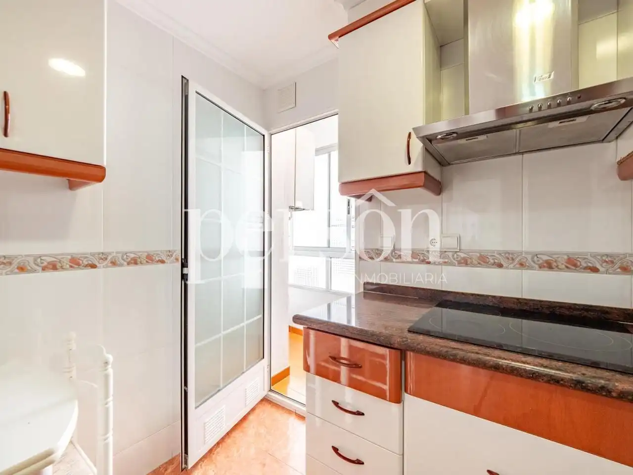 Kitchen of Flat for sale in Valencia  with Air Conditioner, Heating and Balcony