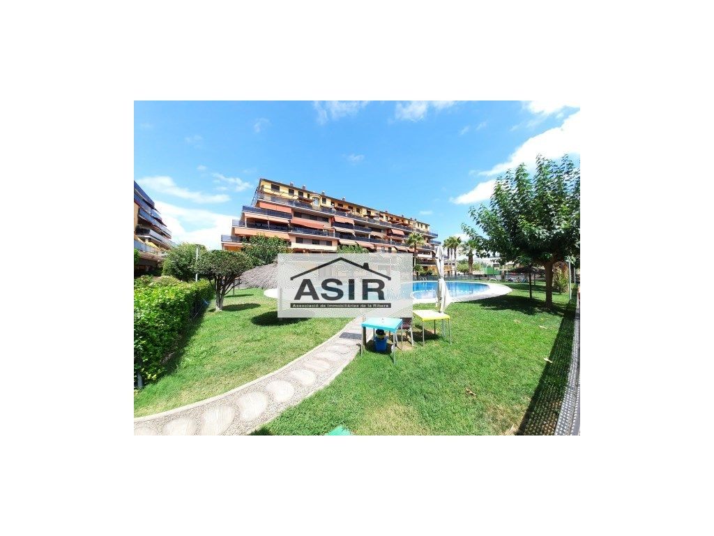Vista exterior de Pis de lloguer en Alzira amb Aire condicionat, Terrassa i Piscina