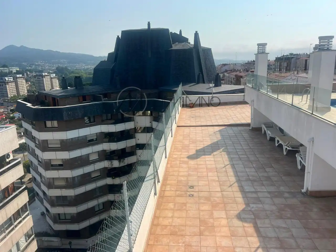 Terrassa de Pis en venda en Vigo  amb Calefacció, Piscina i Piscina comunitària