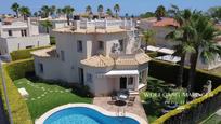 Vista exterior de Casa o xalet en venda en Oliva amb Aire condicionat, Terrassa i Piscina