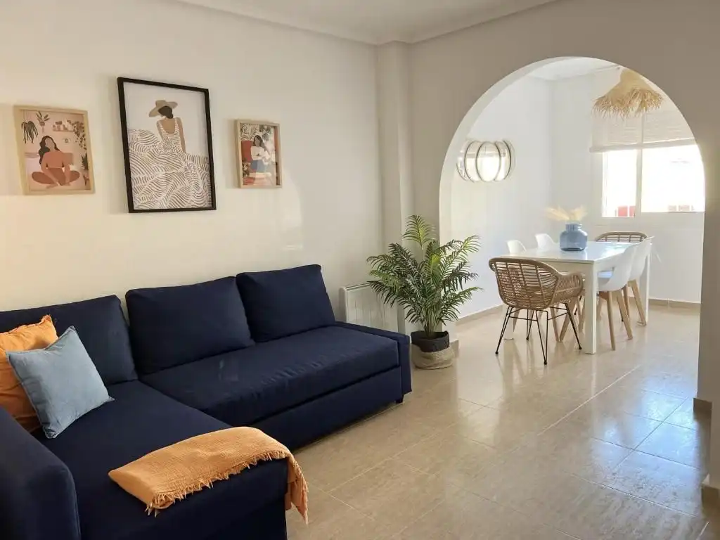 Sala d'estar de Casa adosada de lloguer en Santa Pola amb Aire condicionat, Terrassa i Balcó