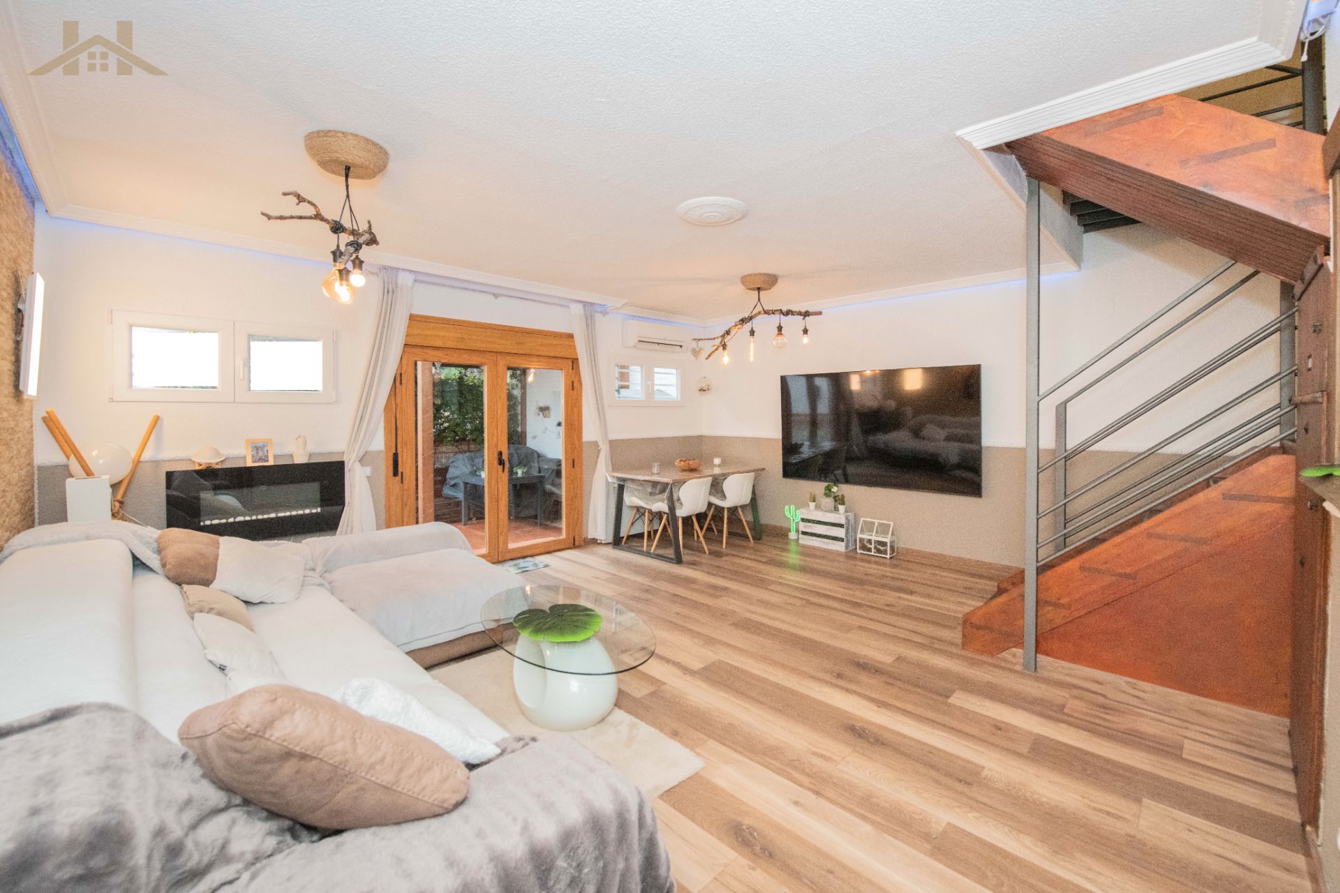 Living room of House or chalet for sale in Móstoles  with Air Conditioner, Private garden and Storage room