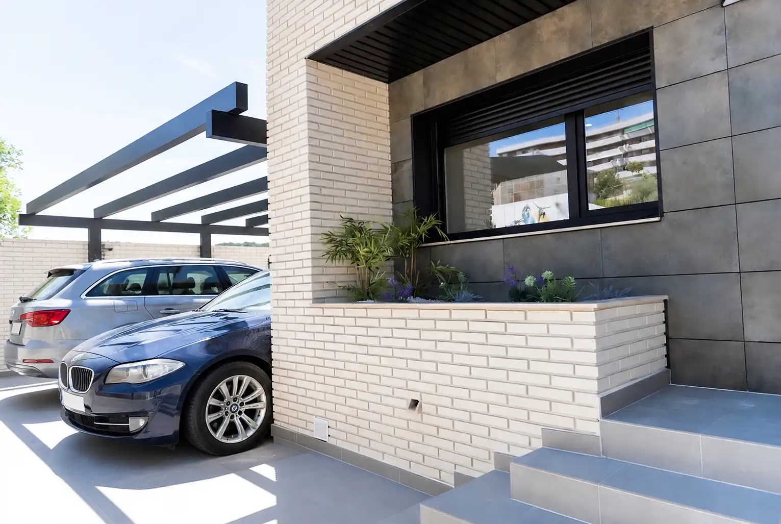 Vista exterior de Casa adosada en venda en Olías del Rey amb Jardí privat, Forn i Microones