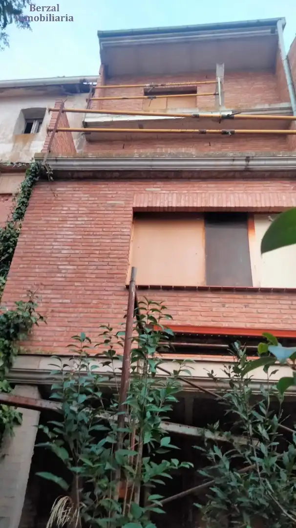 Vista exterior de Casa o xalet en venda en Hormilleja amb Jardí privat i Traster