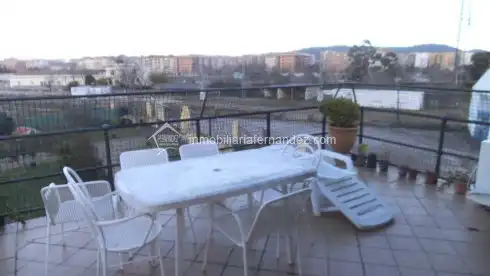Terrasse von Fabrikhallen zur Miete in Cáceres