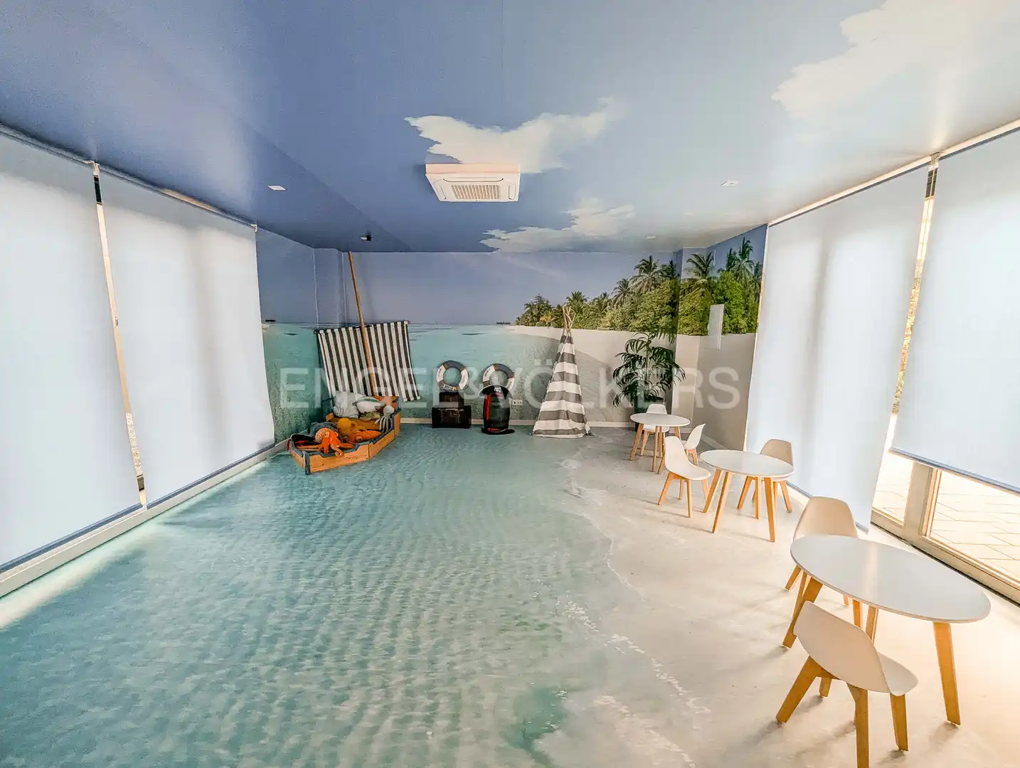 Swimming pool of Flat for rent in Esplugues de Llobregat  with Air Conditioner, Heating and Parquet flooring