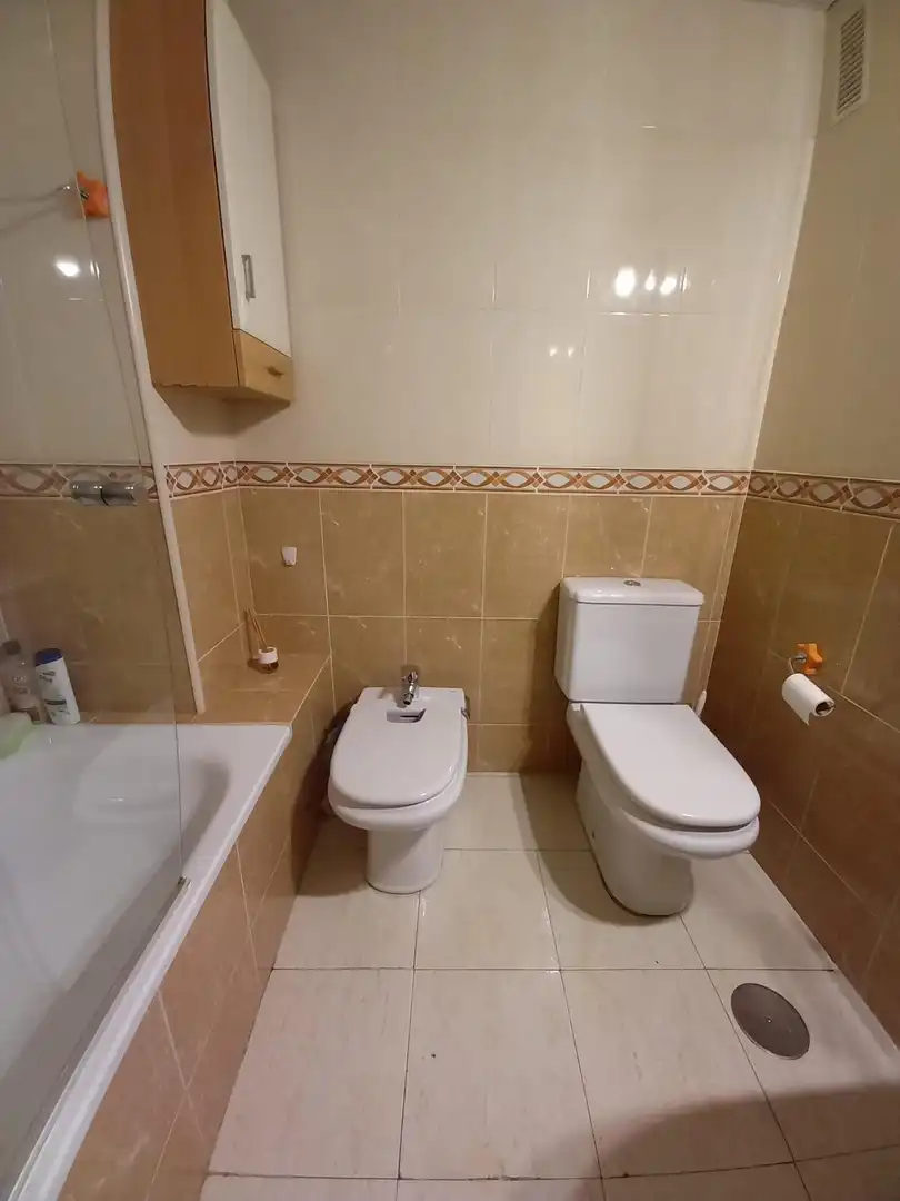 Bathroom of Flat for sale in Córdoba  with Air Conditioner, Heating and Terrace