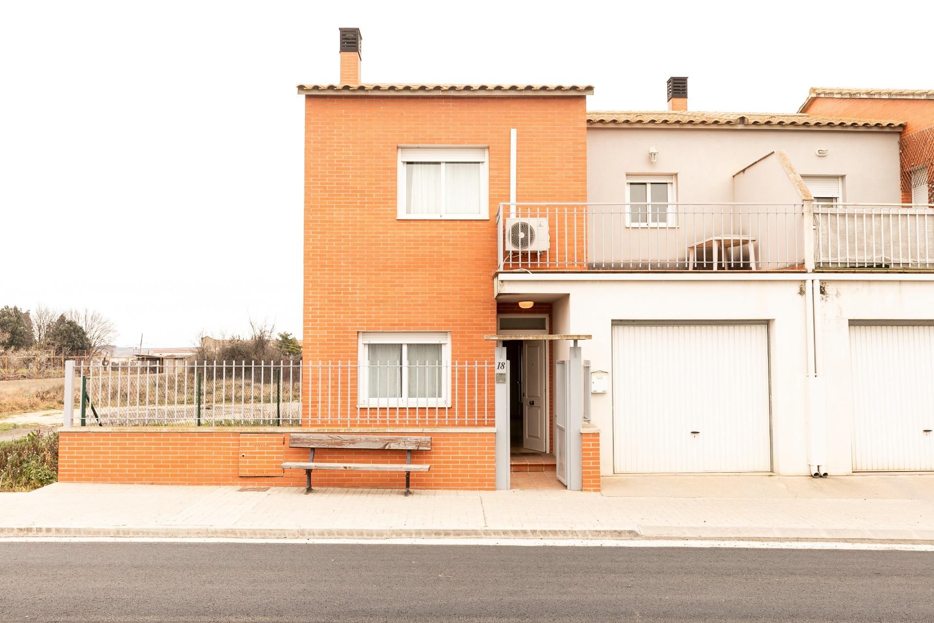 Vista exterior de Casa adosada en venta en Sariñena con Aire acondicionado, Calefacción y Jardín privado