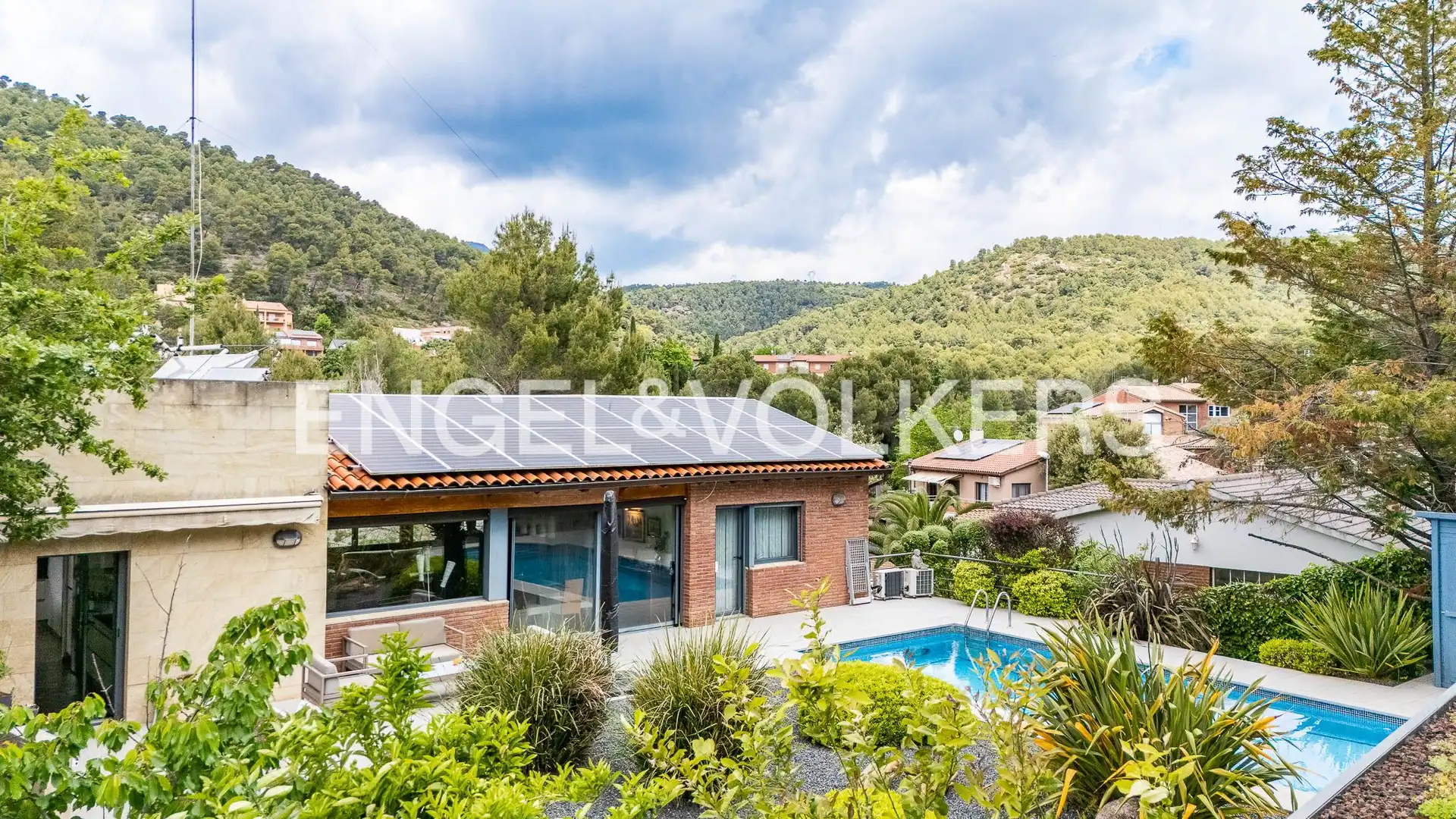 Vista exterior de Casa o chalet en venta en Matadepera con Aire acondicionado, Calefacción y Jardín privado