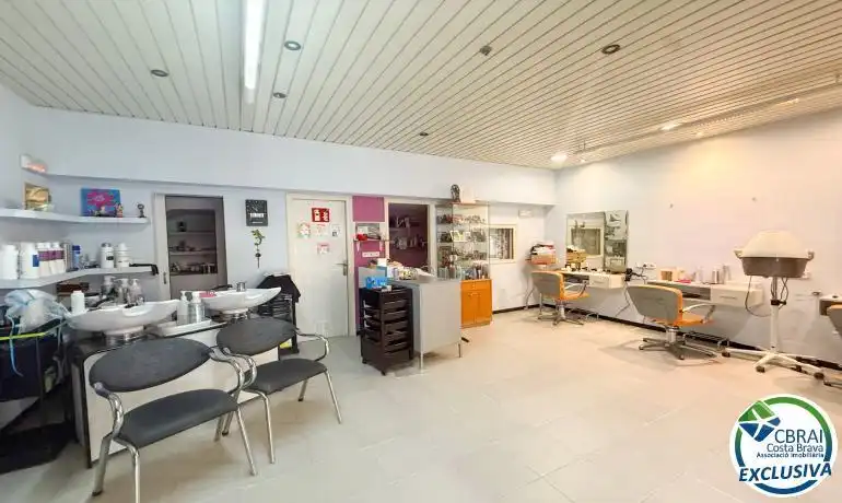 Cocina de Local en venta en Figueres