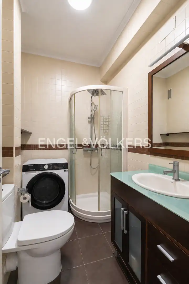 Bathroom of Flat for rent in Madrid  with Air Conditioner and Heating
