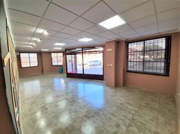 Local commercial à vendre à Casc Urbà